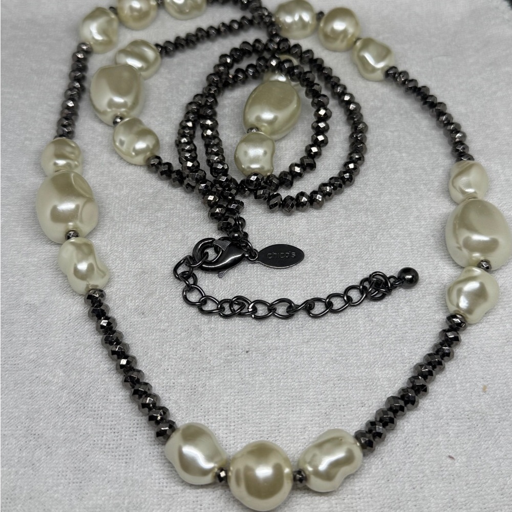 Elegant Pearl and Black Beaded Necklace